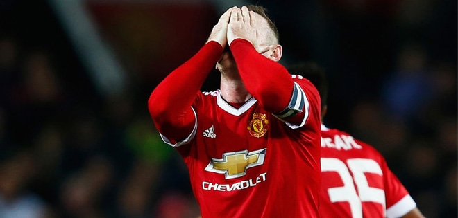 Paul Scholes chỉ trích Van Gaal, bảo vệ Rooney