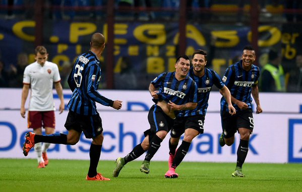 Video bàn thắng: Inter 1-0 Roma (Vòng 11 Serie A)