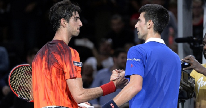 Djokovic gặp khó tại vòng 3 Paris Masters 2015