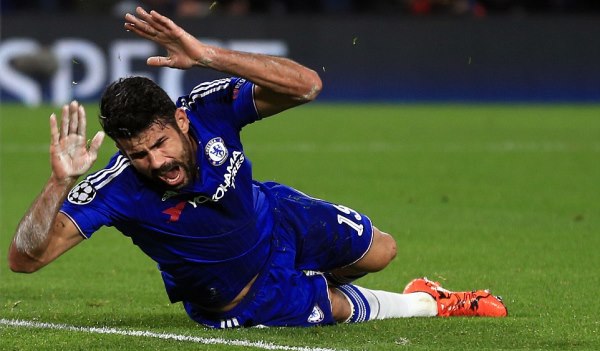 VIDEO: Pha ăn vạ 'kinh điển' của Diego Costa trong vòng cấm Dynamo Kiev