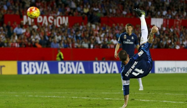 VIDEO: Pha ngả bàn đèn điệu nghệ của Ramos vào lưới Sevilla
