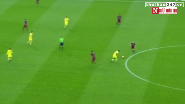 VIDEO: Cầu thủ Villarreal 'dại dột' chơi bóng ma cùng Busquets và Iniesta