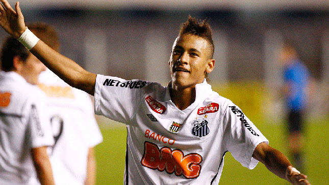 VIDEO: Chiêm ngưỡng tài năng hơn người của Neymar năm 19 tuổi