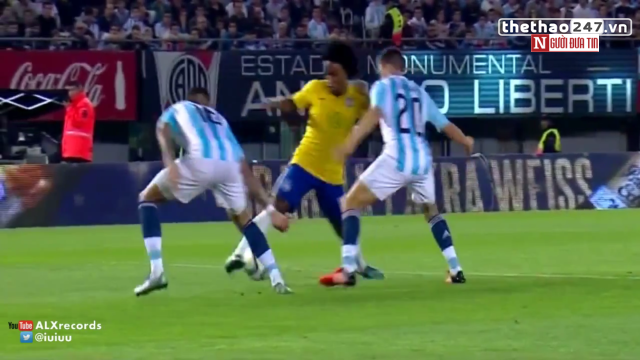 VIDEO: Willian tái hiện tuyệt kỹ Elastico của Ronaldinho trước Argentina