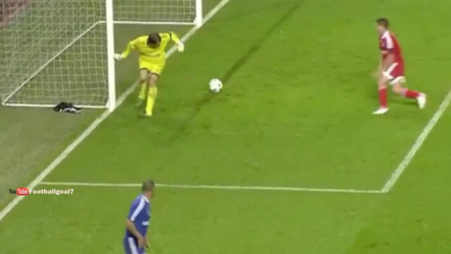 VIDEO: Pha vồ ếch của thủ môn giúp Owen ghi bàn