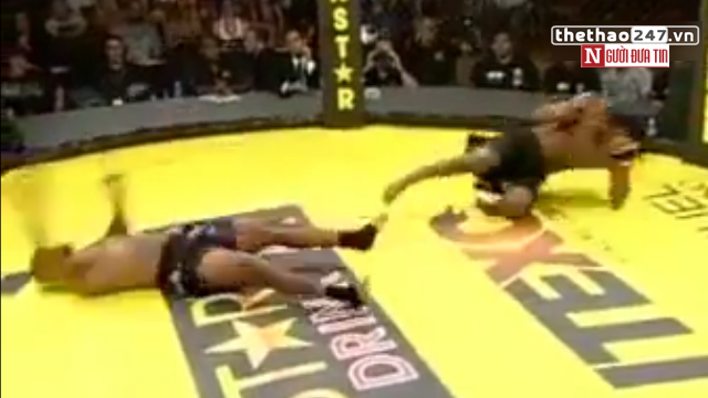VIDEO: Trận đấu võ hy hữu cả 2 cùng knock out ở MMA