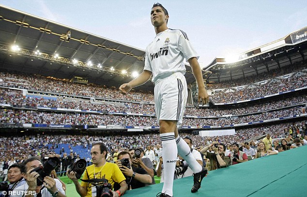 Phim Ronaldo: Hồi ức ngày ra mắt lịch sử ở Real Madrid năm 2009