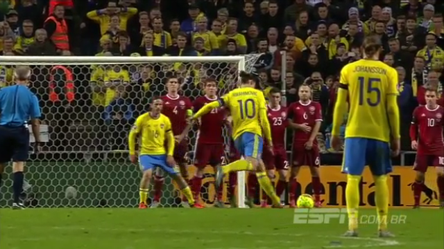 VIDEO: Siêu phẩm sút phạt ấn tượng của Ibrahimovic vào lưới Đan Mạch