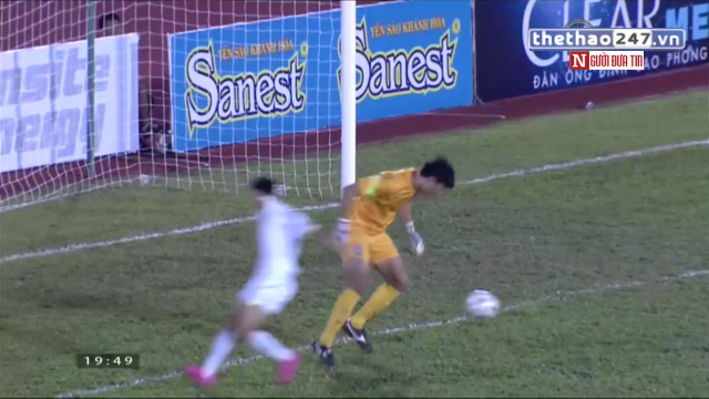 VIDEO: Thủ môn U19 Hàn Quốc tự tin lừa bóng qua tiền đạo U21 HAGL