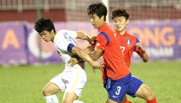VIDEO: Màn trình diễn của Công Phượng trước U19 Hàn Quốc