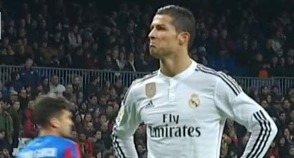 VIDEO: Fan Real chửi bới Ronaldo ngay tại Bernabeu