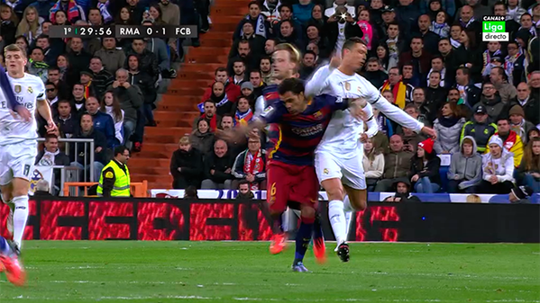 VIDEO: Tình huống đánh nguội của Ronaldo với Dani Alves