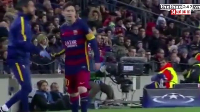 VIDEO: Messi phải uống thuốc ngay trong trận gặp Roma