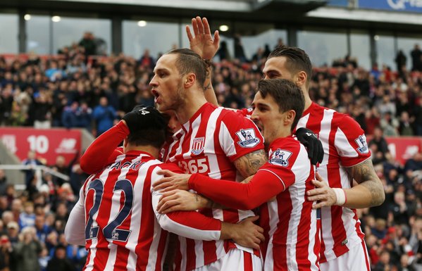 VIDEO: Song sát Arnautovic - Shaqiri gây sốc trước Man City