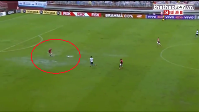 VIDEO: Khi thủ môn phán đoán như Neuer nhưng thua bởi... ý trời