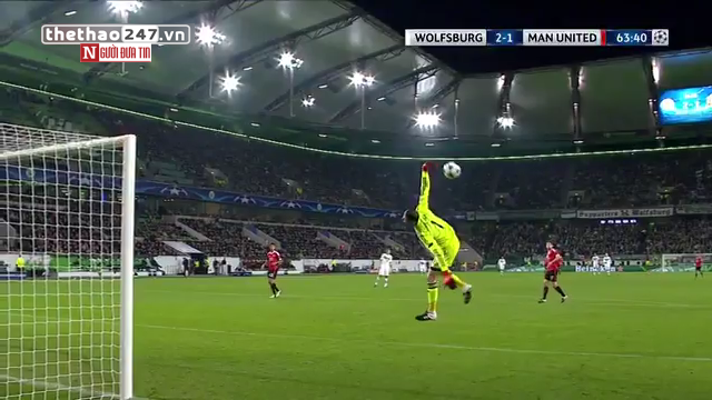 VIDEO: Khoảnh khắc De Gea lao khỏi vòng cấm cản phá như Neuer