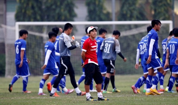 VIDEO: Thêm 1 cầu thủ U23 Việt Nam chấn thương khi tập luyện