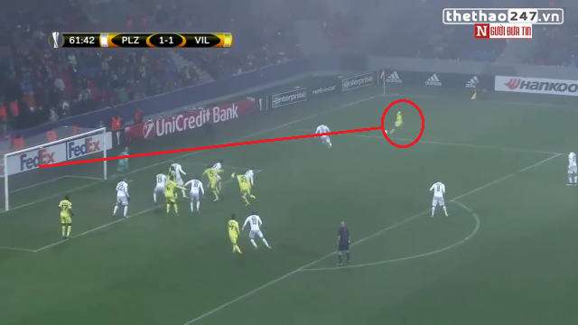 VIDEO: Sao La Liga tái hiện cú sút góc hẹp không tưởng của Roberto Carlos