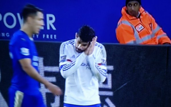 VIDEO: Diego Costa chê đồng đội đá như mơ ngủ ở trận thua Leicester