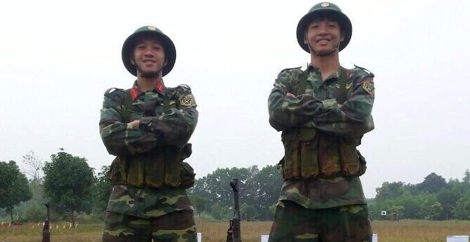 VIDEO: Xem cầu thủ Việt trồng rau, rèn luyện trong quân ngũ