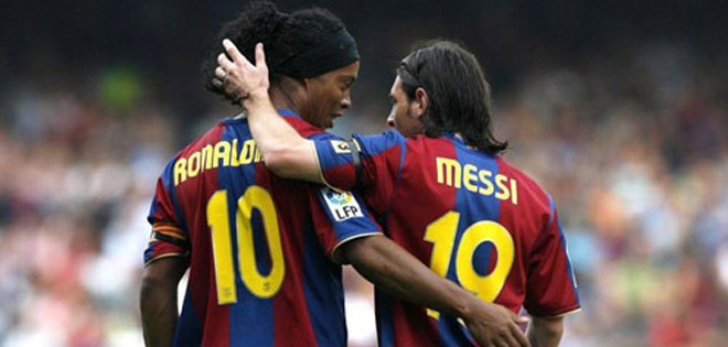 Messi: 'Ronaldinho bảo tôi hãy lấy chiếc áo số 10'