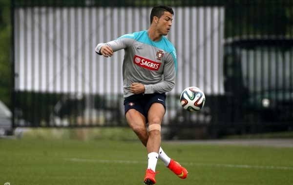 VIDEO: Ronaldo biểu diễn kỹ thuật cực ảo trên sân tập Real