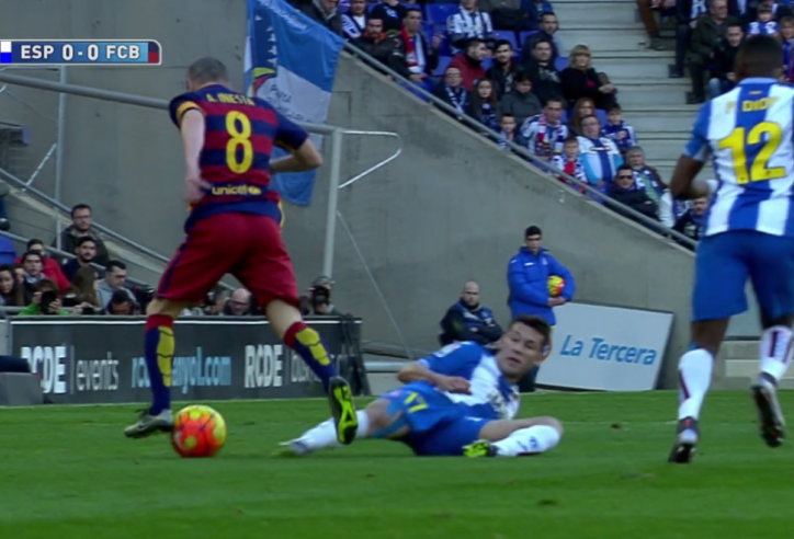 VIDEO: Xem Iniesta đi bóng 'ma thuật' trước các cầu thủ Espanyol