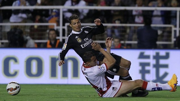 VIDEO: Pha bóng Ronaldo đòi pen bất thành ở trận gặp Valencia