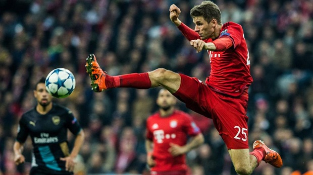 VIDEO: Thủ môn lao ra cản phá như Neuer và cái kết hy hữu