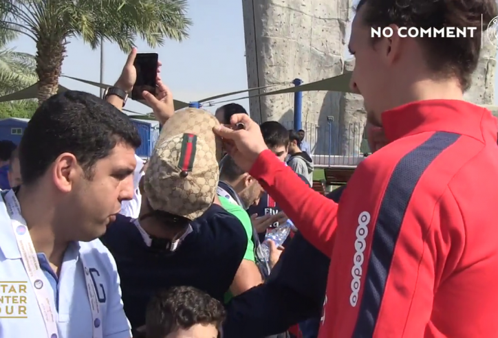 VIDEO: Phong cách ký tặng chỉ thấy ở Ibrahimovic