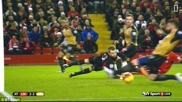 VIDEO: Pha 'chân gỗ' khó tin của Giroud trước khung thành Liverpool