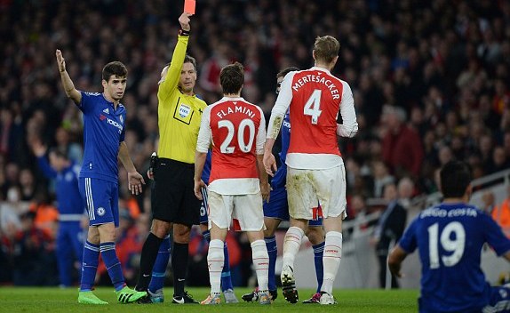 VIDEO: Diego Costa lần thứ 2 trong mùa giải khiến Arsenal nhận thẻ đỏ