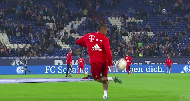 VIDEO: Douglas Costa lại phô diễn kỹ năng xử lý bóng bậc thầy cùng Bayern