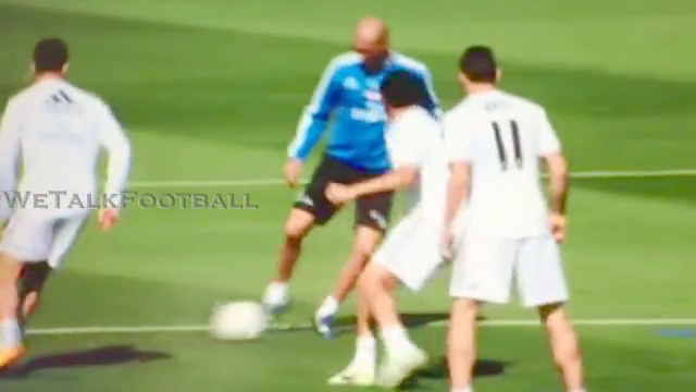 VIDEO: Ronaldo bị Bale và Zidane quay như chong chóng ở trò đá ma
