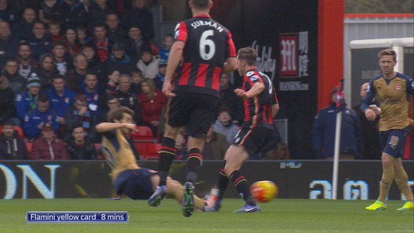 VIDEO: Flamini thoát thẻ đỏ dù vào bóng cả 2 chân với cầu thủ Bournemouth