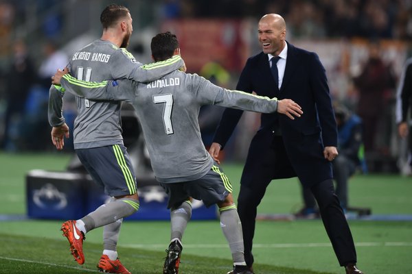 Video bàn thắng: Roma 0-2 Real Madrid (Vòng 1/8 Champions League)