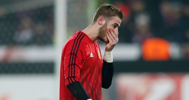 VIDEO: De Gea dính chấn thương khi khởi động trước trận gặp Midtjylland