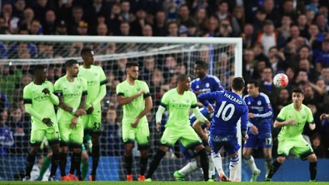VIDEO: Siêu phẩm sút phạt tuyệt đẹp của Hazard vào lưới Man City