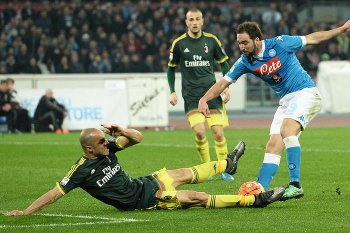 Video bàn thắng: Napoli 1-1 AC Milan (Vòng 26 Serie A)