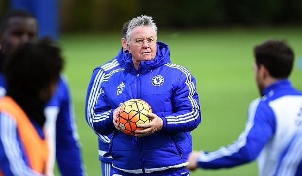 Cầu thủ Chelsea đồng lòng muốn giữ Hiddink