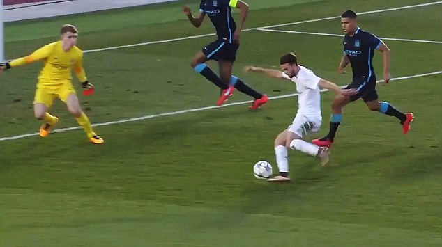 VIDEO: Sao trẻ Real solo ghi bàn ấn tượng như Ronaldo