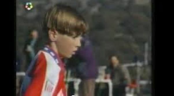 VIDEO: Sát thủ vòng cấm Fernando Torres năm 12 tuổi