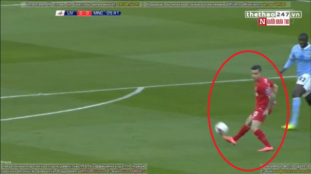 VIDEO: Pha chuyền bóng không cần nhìn đầy nghệ thuật của Coutinho