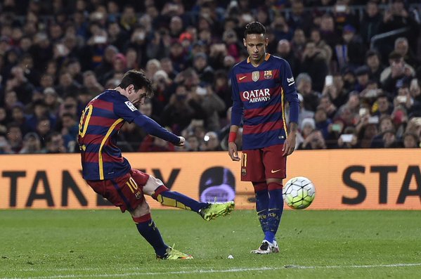 VIDEO: Siêu phẩm sút phạt hoàn hảo của Messi vào lưới Sevilla