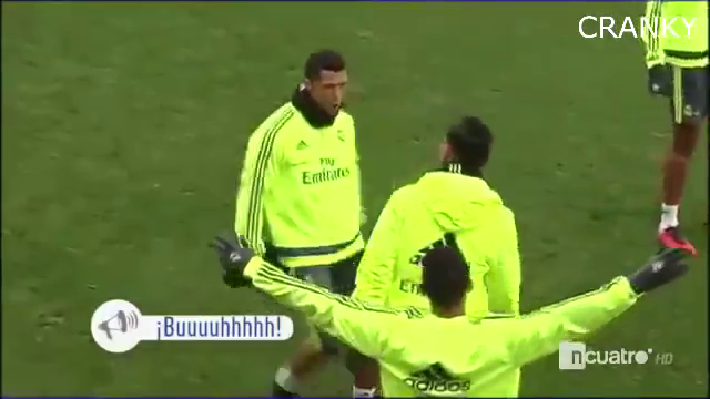 VIDEO: Phản ứng 'hồn nhiên' của Ronaldo khi tập luyện cùng HLV Zidane