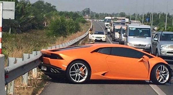 Siêu xe Lamborghini gặp nạn tại Việt Nam