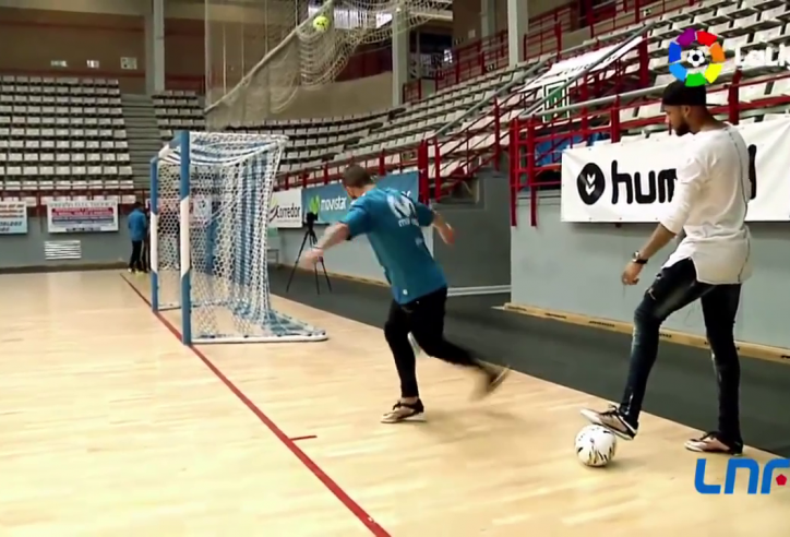 VIDEO: Kỹ thuật rabona thành bàn siêu đẳng của huyền thoại futsal