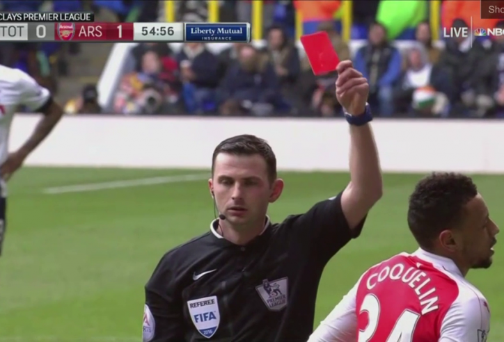 VIDEO: Chiếc thẻ đỏ tai hại của Arsenal