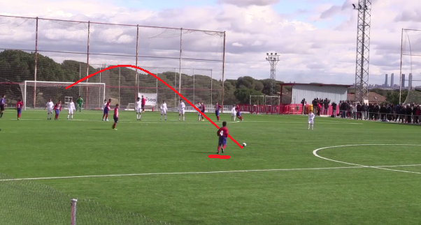 VIDEO: Sao nhí Atletico sút phạt thành bàn từ 40m vào lưới Real