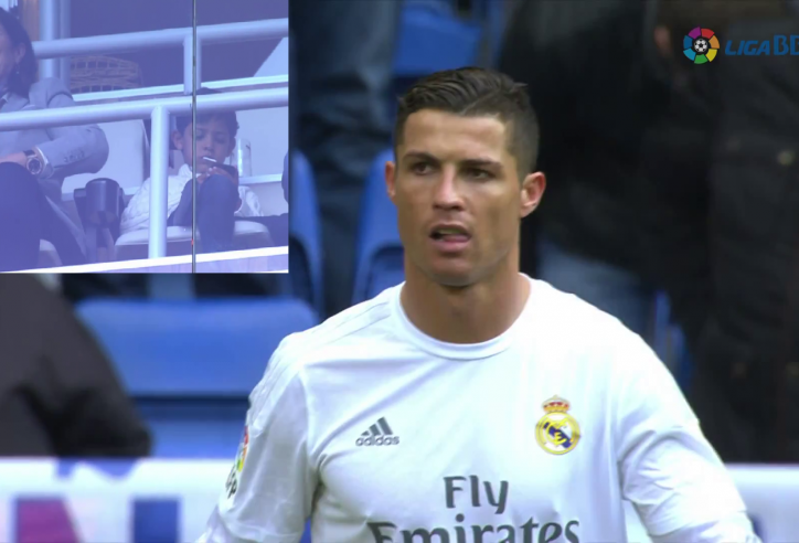 VIDEO: Con trai Ronaldo phớt lờ siêu phẩm của cha